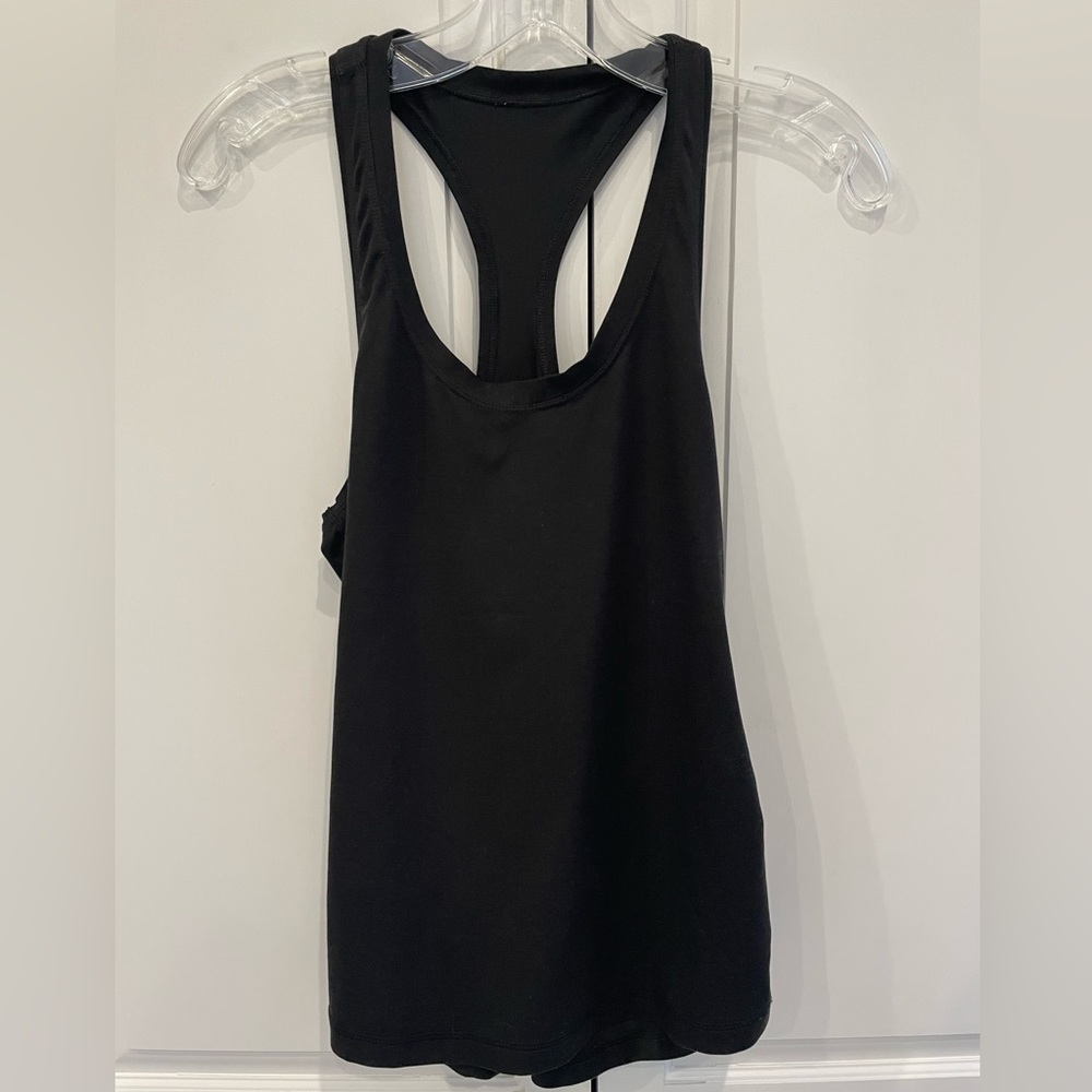 Lux performance tank from Vuori